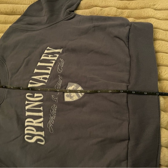 Spring Valley Gray Cropped Sweatshirt - Picture 6 of 7